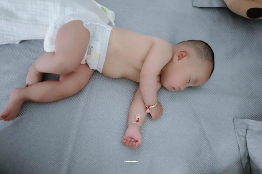拉萨六个月宝宝眼睛散光