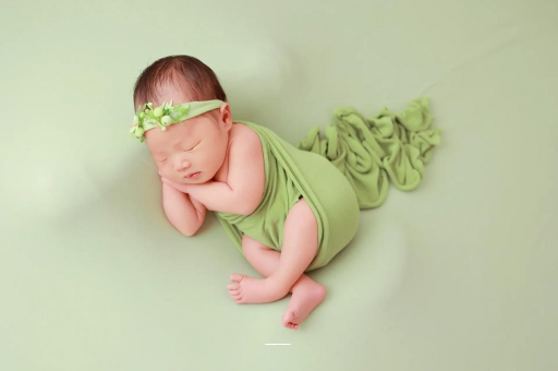 拉萨宝宝边吃边拉正常吗